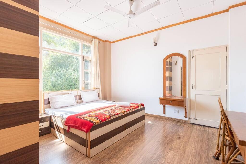 Kasauli Edge Apt With Balcony Экстерьер фото
